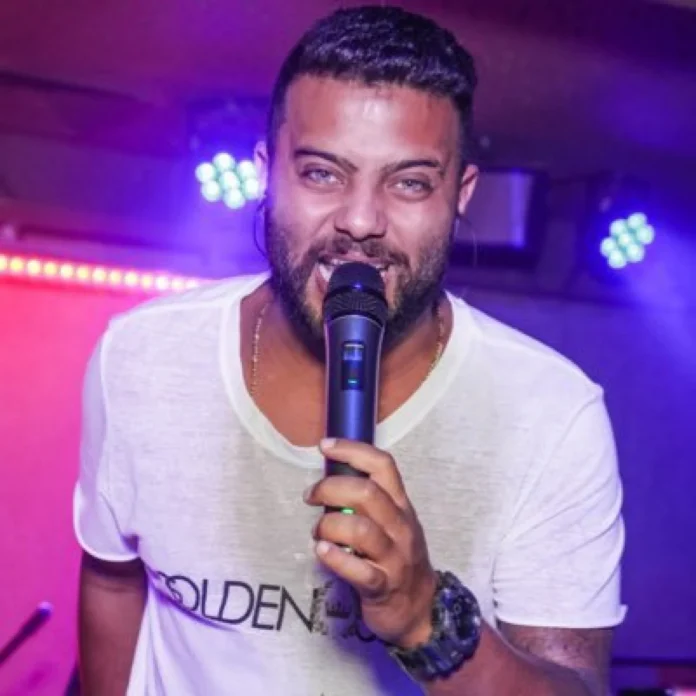 jzy9jwuh_400x400-33705290