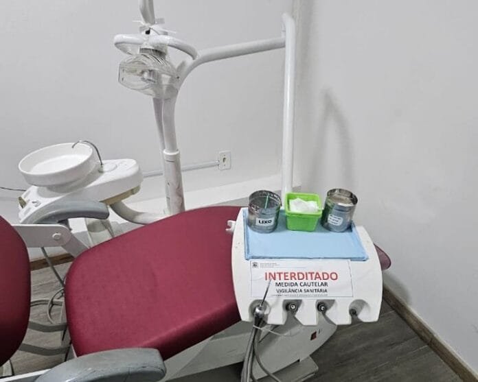 Consultorio estava fora das condicoes de higiene e com problemas de estrutura Foto divulgacao