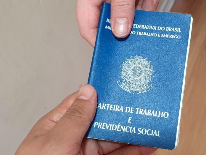 Os candidatos deverão comparecer ao Banco de Empregos com a documentação completa