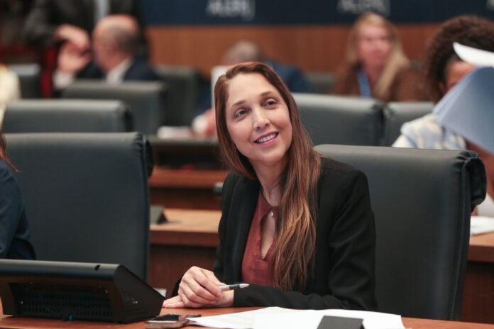 b2e6fe03-931f-4150-8867-685834aef446