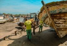 Prefeitura avança em nova etapa de limpeza e ordenamento na Praia do Pontal de Santo Antônio, em Tamoios
