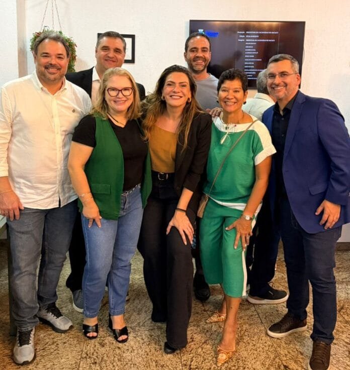 Secretária de Turismo Marilena Sarmento ( de óculos ) e lideranças regionais juntas por um novo momento de desenvolvimento integrado.