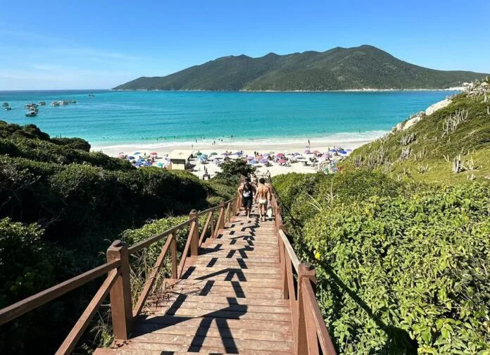 Prainhas do Pontal do Atalaia em Arraial do Cabo são finalistas de prêmio nacional de turismo
