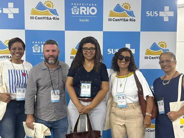 Ana Carolina, Ronald, Maria Christina, Nirvana Braga e Rita durante participação em agenda técnica voltada ao fortalecimento das ações de Vigilância em Saúde em Rio das Ostras.
