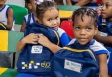 Macaé inicia entrega de Mochilas Literárias para quase 10 mil alunos da Educação Infantil Crinaças recebem material literário Projeto da Secretaria de Educação distribui livros para crianças de 2 a 5 anos