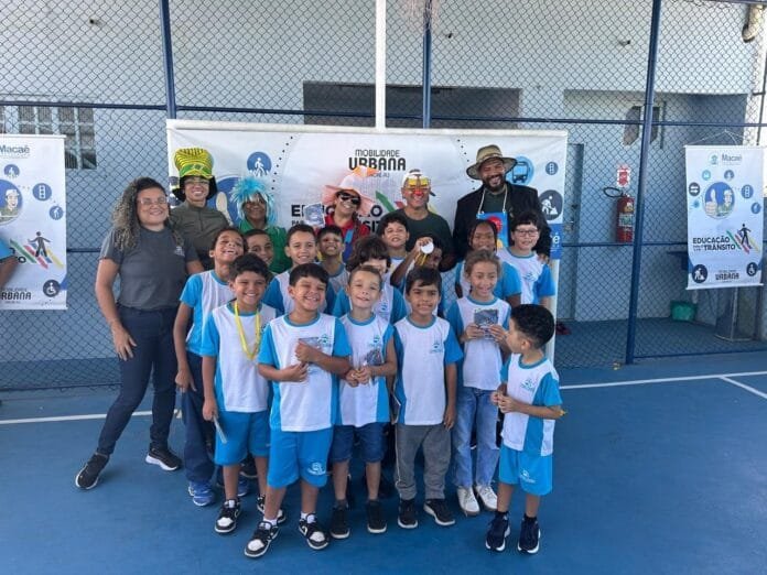 Foto das crianças participante do projeto da Mobilidade Urbana.