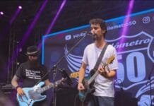 Ostrascycle celebra 30 anos com mais de 70 shows de rock em Rio das Ostras Foto da banda KM 50 Jaguar no palco tocando musicas