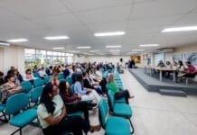 Semana da Enfermagem 2026 será realizada em Macaé com programação técnica e científica Foto de auditorio Profissionais da saúde participaram de palestras e atividades técnicas durante a programação do ano passado, reforçando o compromisso com a qualidade do cuidado e a atualização constante. Foto: Rui Porto Filho