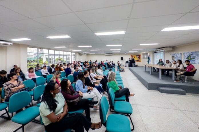 Foto de auditorio Profissionais da saúde participaram de palestras e atividades técnicas durante a programação do ano passado, reforçando o compromisso com a qualidade do cuidado e a atualização constante. Foto: Rui Porto Filho