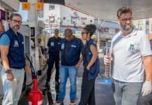 Procon e ANP realizam fiscalização em postos de combustíveis em Macaé Foto da Equipes do Procon de Macaé e da ANP realizaram fiscalizações em postos de combustíveis do município, com coleta de amostras para análise da qualidade e verificação do cumprimento das normas de defesa do consumidor