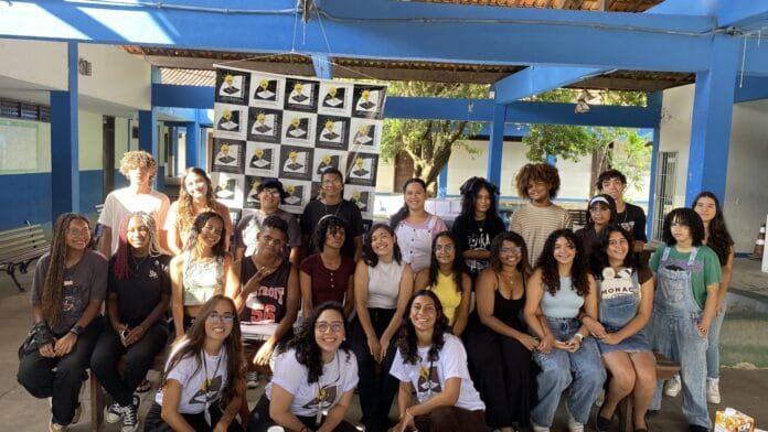 Oficina Palavra Viva forma jovens escritores em Rio das Ostras com programação gratuita, oficinas literárias e incentivo à cultura no RJ.