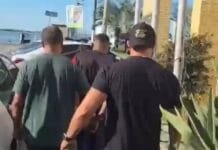 Polícia Civil prende suspeito com drogas e moto adulterada no bairro Brasília, em Macaé Polícia Civil prende suspeito por tráfico de drogas no bairro Brasília, em Macaé. Foram apreendidos cocaína, dinheiro e moto adulterada.