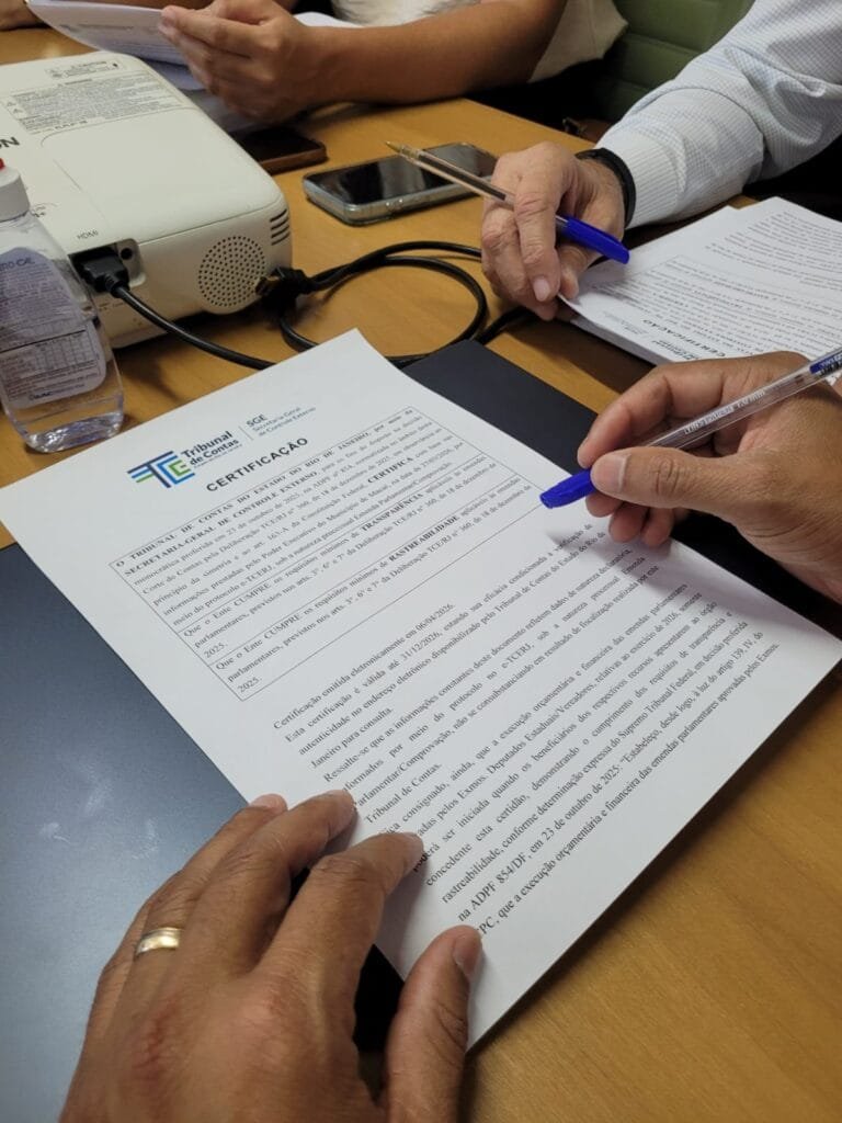 Fotos da reunião do Grupo de Trabalho Intersetorial reúne representantes da Controladoria Geral do Município, da Secretaria Municipal de Planejamento e Gestão, da Secretaria Municipal de Fazenda, da Secretaria Executiva de Relações Institucionais e da Secretaria Executiva de Ciência, Tecnologia e Inovação