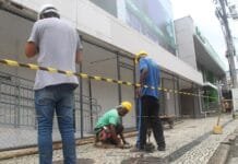 Lindbergh Farias fiscaliza obras do novo hospital e campus do IFRJ em Teresópolis Fotos de trablhadores na obra do hospital em Teresópolis