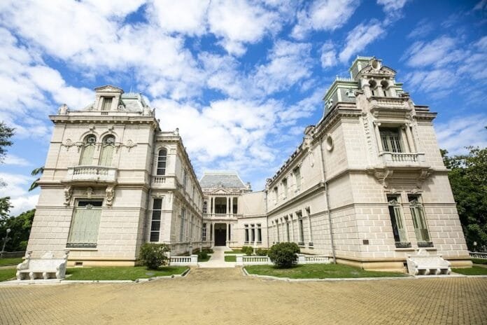 Foto da fachada do Palácio Laranjeiras RJ