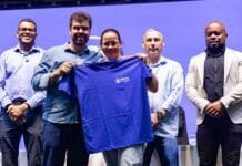 Qualifica + Macaé inicia cursos para 3.600 alunos em 10 polos da cidade O prefeito Welberth Rezende participou da entrega dos uniformes aos alunos do programa, que vai capacitar cerca de 3.600 moradores em diferentes áreas profissionais da cidade. Foto: Rui Porto Filho