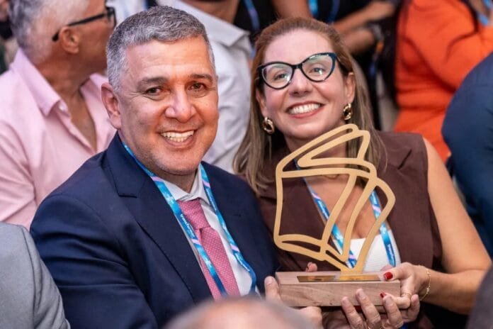 O prefeito Ramon Gidalte e a secretária Bárbara Bastos celebraram com entusiasmo a conquista do município no Prêmio Sebrae Prefeitura Empreendedora, reforçando o compromisso com uma gestão mais moderna, eficiente e transparente para a população.