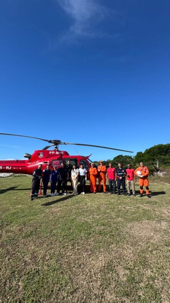 Recém-nascido prematuro de 27 semanas é transferido de helicóptero de Arraial do Cabo para UTI neonatal em Niterói.