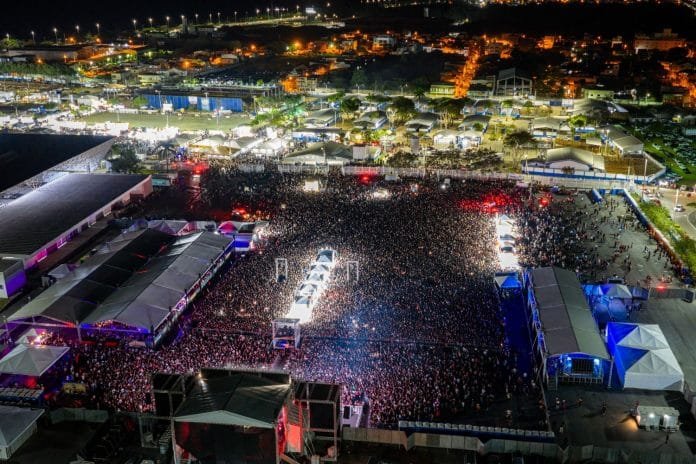Expo Macaé 2026 anuncia grandes shows gratuitos Foto aerea do evento no Centro de Convenções