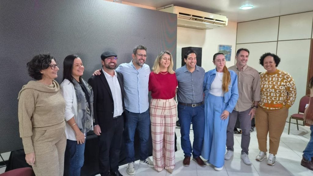 Foto do encontro que reuniu gestores de saúde da Baixada Litorânea para discutir estratégias de ampliação do acesso à Atenção Especializada.