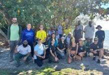 Arraial do Cabo inaugura novo trecho da Trilha Translagunar Foto dos representantes do poder público, órgãos ambientais, instituições parceiras e grupos de trilheiros da região