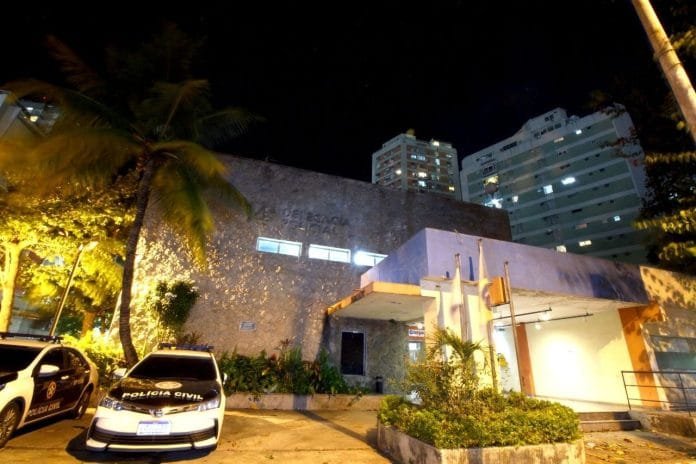 Falso médico é preso por abortos clandestinos no Rio Materiais cirúrgicos e medicamentos foram apreendidos pela Polícia Civil durante a operação.
