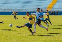 Brasil Soccer Cup Sub-16 começa com grandes jogos em Macaé Jogadores disputam partida da Brasil Soccer Cup Sub-16 no Estádio Cláudio Moacyr de Azevedo, em Macaé.