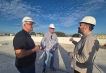 Centro Integrado Sesc Senac avança em Rio das Ostras Foto do prefeito Carlos Augusto ( e) e o presidente do Sindicomércio, Marcelo Ayres, (c) visitaram as obras do futuro Centro Integrado Sesc Senac, que ampliará o acesso à educação, saúde, cultura, esporte e lazer em Rio das Ostras e na Região dos Lagos.