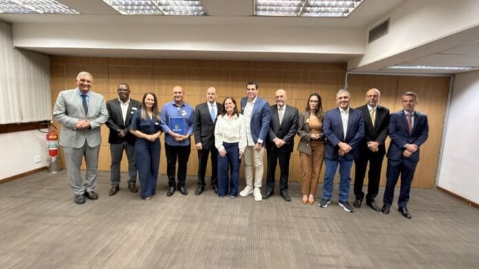 Prefeitos do Conderlagos reunidos com o governador em exercício Ricardo Couto no Palácio Guanabara para apresentar demandas da Região dos Lagos.