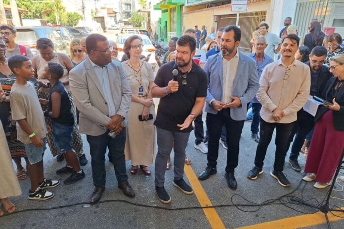 Foto de autoridades presentes na inauguração
