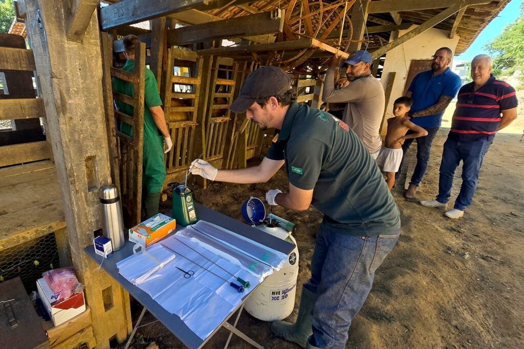 Foto de tecnico trabalhando 