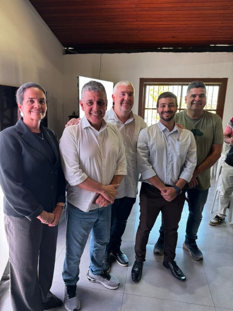 Adriana Grillo, prefeito Ramon Gidalte, vice-prefeito Marquinho, secretário de Turismo Samuel Barreto e vereador Rafael Jardim juntos na organização dos 167 anos de Casimiro de Abreu.