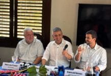 Casimiro de Abreu celebra 167 anos com investimentos e uma “festa de outro mundo” Prefeito Ramon Gidalte, vice-prefeito Marquinho e secretário de Turismo Samuel Barreto durante a apresentação das ações.