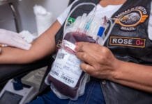 Hemoterapia de Macaé pede doações de sangue O negativo Profissional realiza coleta de sangue em doador no Serviço Municipal de Hemoterapia de Macaé.