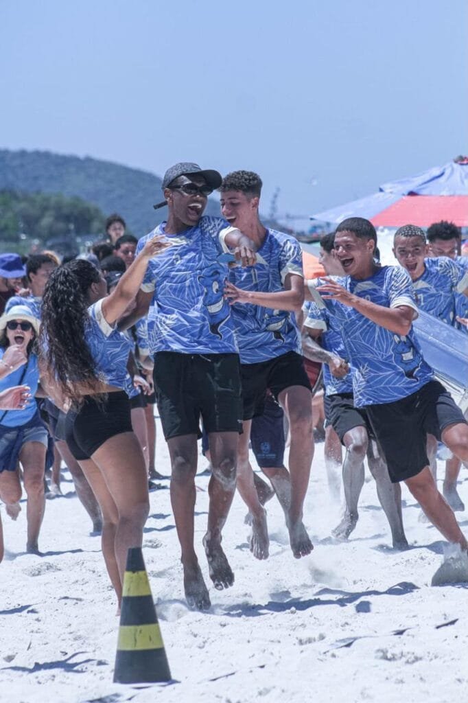 Jovens participam do Intermunicipal da Juventude na Praia dos Anjos
