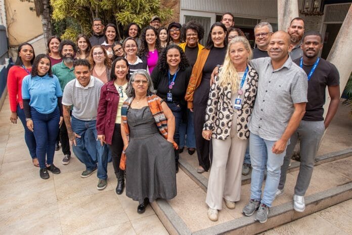 Macaé amplia transparência e permite acompanhar demandas da população pelo novo Painel da Ouvidoria Foto dos servidores da prefeitura que participaram da apresentação do painel da transparencia
