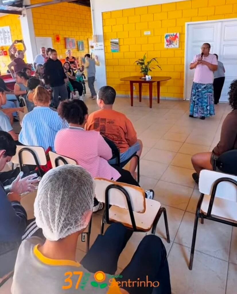 A partir das 14h, acontece a Feijoada e Samba, com convidados especiais para comandar a roda