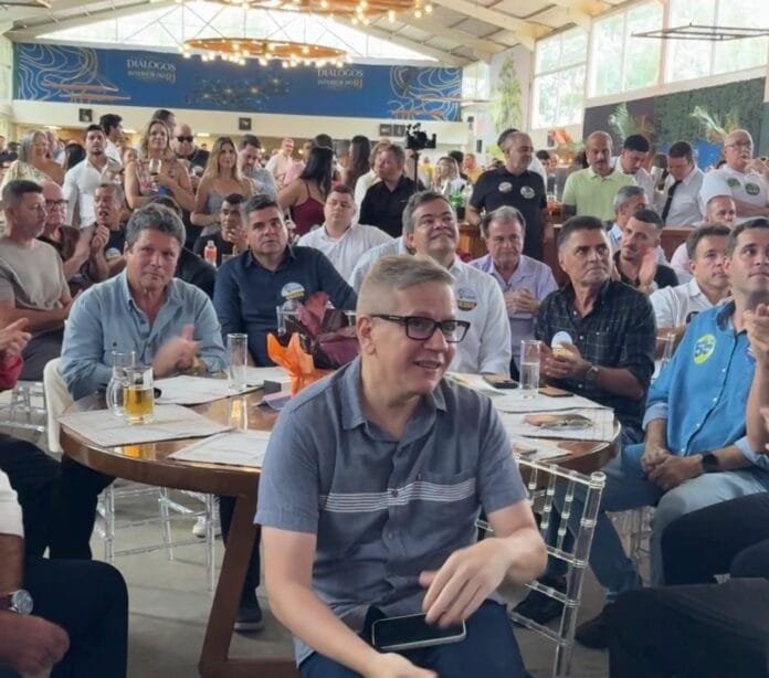 O encontro abriu espaço para perguntas, propostas e troca de ideias sobre infraestrutura, mobilidade, saúde e investimentos para os municípios da região.