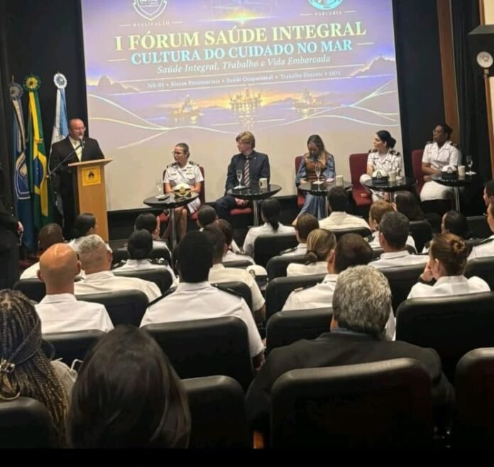 Economia do Mar e Selo Azul a2 Na sexta-feira (18), Rio das Ostras esteve presente em mais um momento de diálogo sobre Economia do Mar e o desenvolvimento sustentável das cidades costeiras .