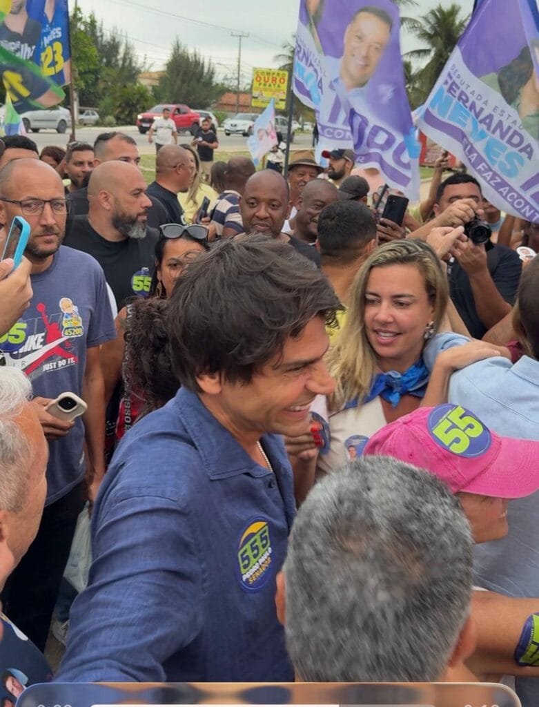 Pedro Paulo ( PSD) candidato a senador , conversou com os eleitores sobre as demandas da localidade .