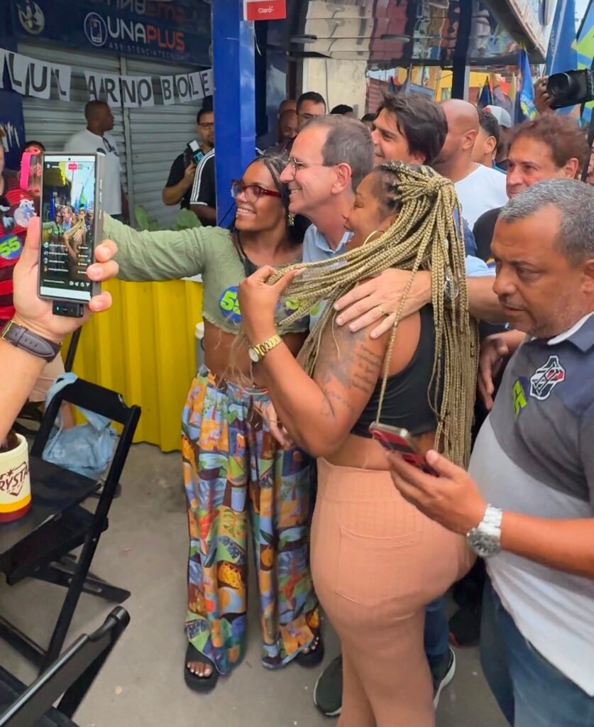 Eduardo Paes esteve em Tamoios, ouviu moradores e defendeu investimentos em infraestrutura, saúde, drenagem, Amaral Peixoto e ponte do Rio São João.
