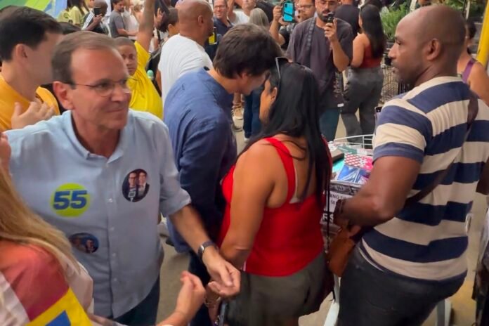 Paes percorreu a área comercial de Tamoios e ouviu relatos sobre os desafios enfrentados no dia a dia.
