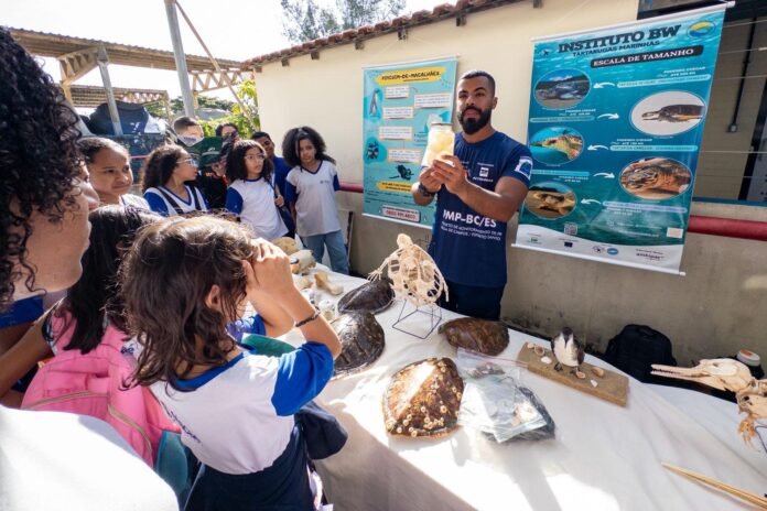Educação ambiental aborda lixo nos oceanos em Casimiro Educação ambiental: alunos participam de atividade sobre a preservação da vida marinha. Foto: Vanessa Paixão