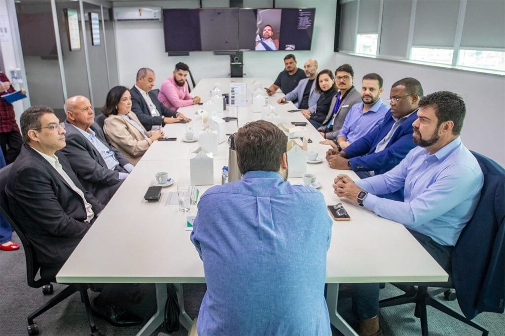 Representantes da Prefeitura de Macaé, Petrobras e Instituto Mar e Portos (Imapor) durante reunião que discutiu a proposta de implantação da Faculdade de Estudos Marítimos e Portuários (Femapor), prevista para iniciar as atividades no segundo semestre de 2027.