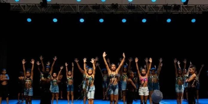 Crianças e jovens também fazem parte da história do Festival Internacional de Dança de Cabo Frio. Foto: Divulgação/Cogecom