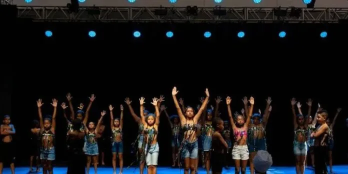 Festival de Dança de Cabo Frio celebra 20 anos Crianças e jovens também fazem parte da história do Festival Internacional de Dança de Cabo Frio. Foto: Divulgação/Cogecom