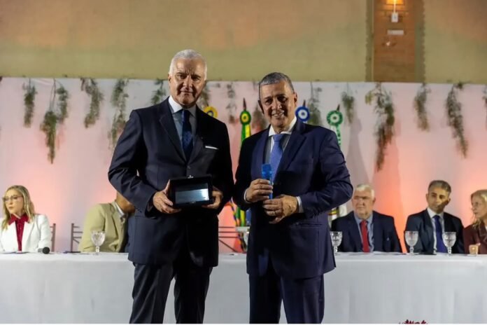 Ramon Gidalte cobra recuperação da RJ-162 ao Estado Deputado Júlio Lopes e Ramon Gidalte . Foto : Secom