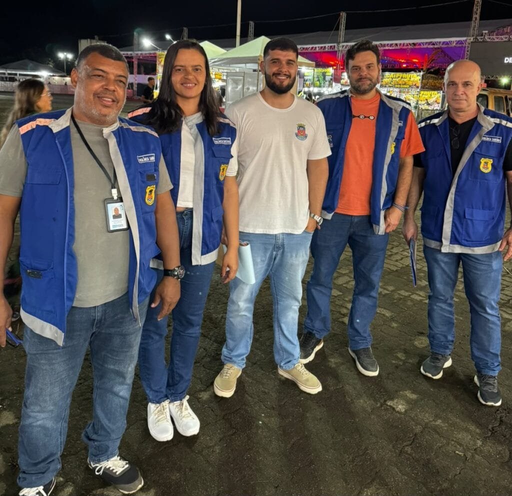 Integram a equipe da Vigilância Sanitária que atua durante o evento Valdecir Soares, Jessica Miguel, Diego Miranda, Alan Schueler e Valmir Coelho.