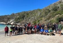 Trabalhadores da Praia do Forno participam de caminhada e conhecem de perto a riqueza natural de Arraial do Cabo Educação ambiental que aproxima, conscientiza e transforma.