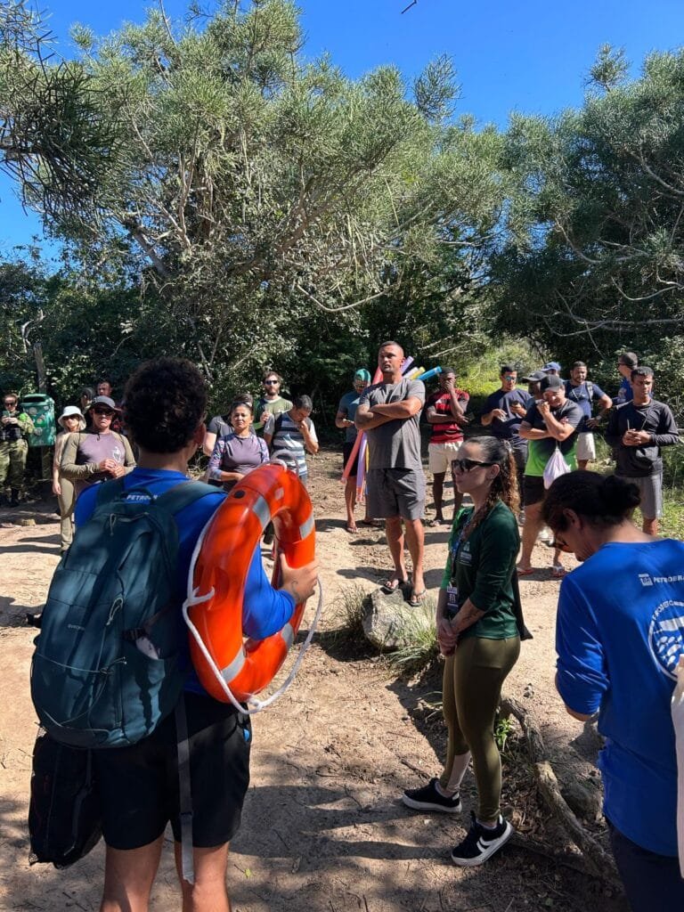 Conhecimento na prática: educação ambiental e valorização da natureza de Arraial do Cabo.
